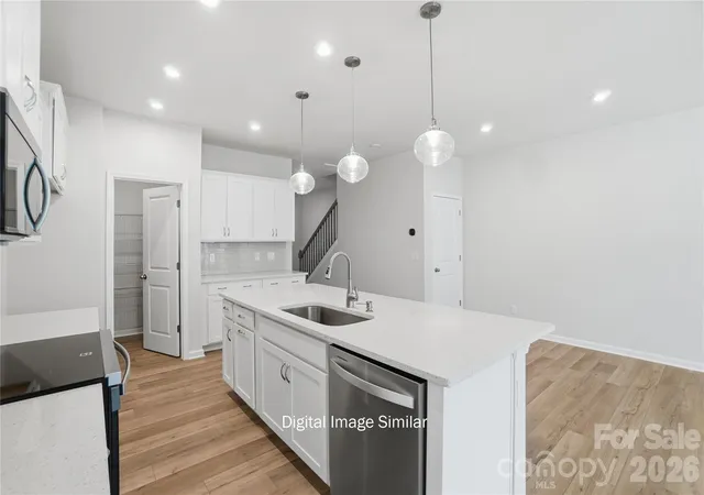 Photo 4 of Townhouse for sale at 6037 Mallow Xing Ln, Charlotte, NC 28213 | MLS# 4376263 | Listing updated on 2026-10-01