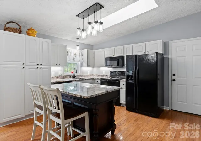 Photo 1 of Single family home for sale at 38 Brown Lynch Rd, Candler, NC 28715 | MLS# 4377912 | Listing updated on 2026-10-03