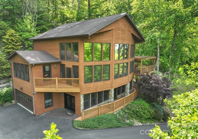 Photo 1 of Single family home for sale at 52 Mountain Park Dr, Mars Hill, NC 28754 | MLS# 4378084 | Listing updated on 2026-09-22