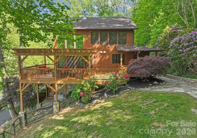 Photo 3 of Single family home for sale at 52 Mountain Park Dr, Mars Hill, NC 28754 | MLS# 4378084 | Listing updated on 2026-10-10