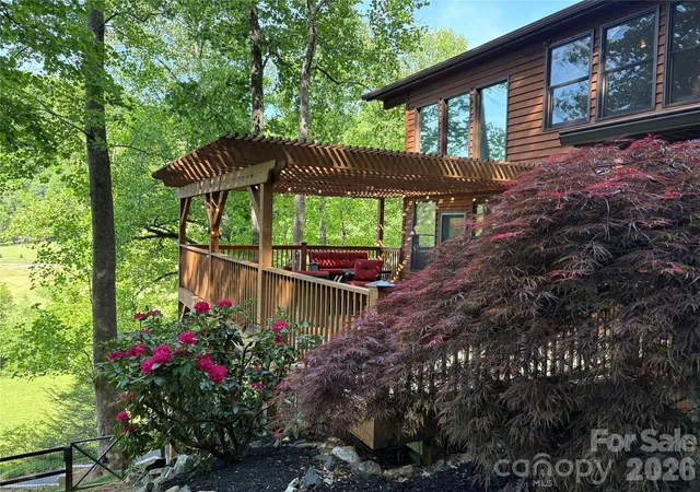 Photo 4 of Single family home for sale at 52 Mountain Park Dr, Mars Hill, NC 28754 | MLS# 4378084 | Listing updated on 2026-10-10