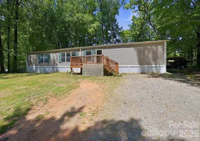 Photo 2 of Single family home for sale at 172 Wildwood Acres Cir, Mooresville, NC 28115 | MLS# 4378221 | Listing updated on 2026-09-21
