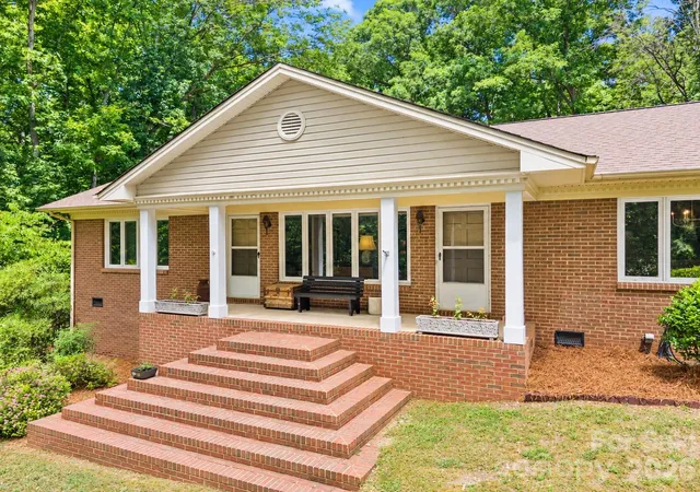 Photo 2 of Single family home for sale at 3426 Driftwood Dr, Gastonia, NC 28056 | MLS# 4378583 | Listing updated on 2026-09-28