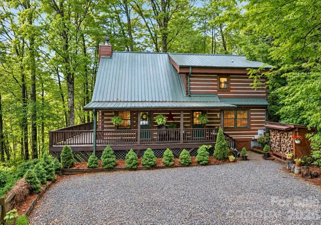 Photo 4 of Single family home for sale at 297 Hidden Cvs Rd, Maggie Valley, NC 28751 | MLS# 4379617 | Listing updated on 2026-09-09