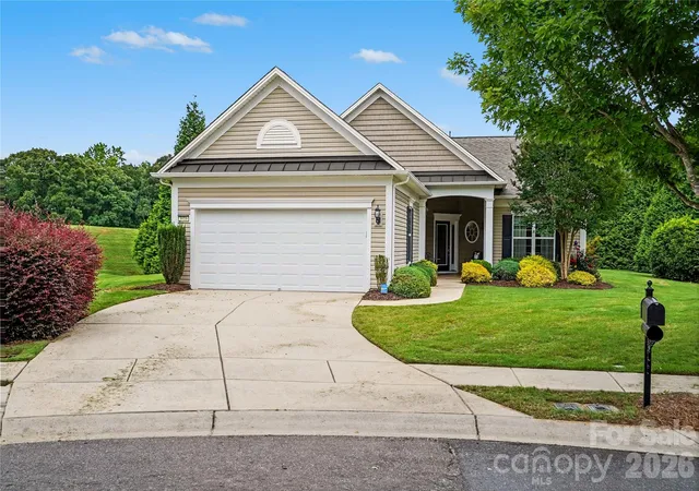 Photo 1 of Single family home for sale at 3016 Chipper Ct, Fort Mill, SC 29707 | MLS# 4379937 | Listing updated on 2026-09-10