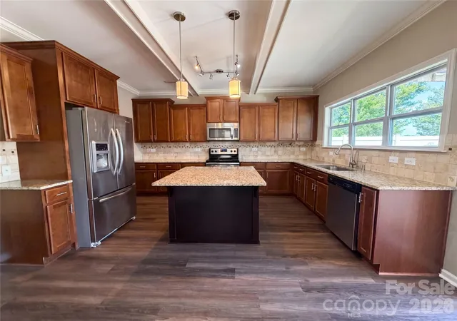 Photo 3 of Sale Pending at 614 Dewey Ct, Fort Mill, SC 29715 | MLS# 4379954 | Listing updated on 2026-09-08