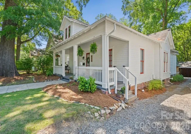 Photo 3 of Single family home for sale at 413 W 5th Avenue, Gastonia, NC 28052 | MLS# 4381956 | Listing updated on 2026-09-18