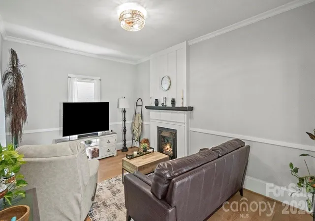 Photo 4 of Single family home for sale at 413 W 5th Avenue, Gastonia, NC 28052 | MLS# 4381956 | Listing updated on 2026-09-18