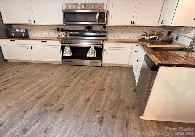 Photo 2 of Single family home for sale at 2212 Pinnacle View Dr, Kings Mountain, NC 28086 | MLS# 4382564 | Listing updated on 2026-09-17