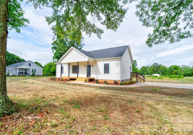 Photo 2 of Single family home for sale at 1168 Granite Dr, Shelby, NC 28152 | MLS# 4383048 | Listing updated on 2026-09-16