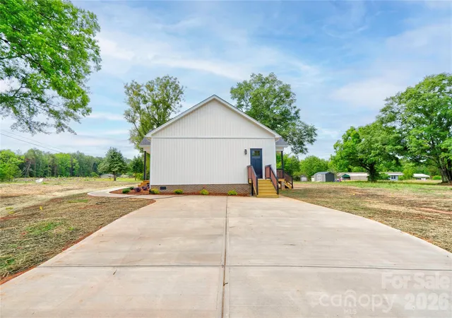 Photo 3 of Single family home for sale at 1168 Granite Dr, Shelby, NC 28152 | MLS# 4383048 | Listing updated on 2026-09-16