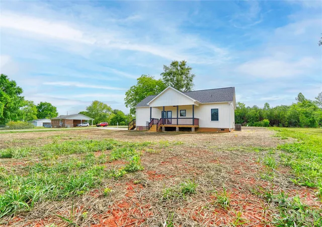 Photo 3 of Single family home for sale at 1168 Granite Dr, Shelby, NC 28152 | MLS# 4383048 | Listing updated on 2026-09-16