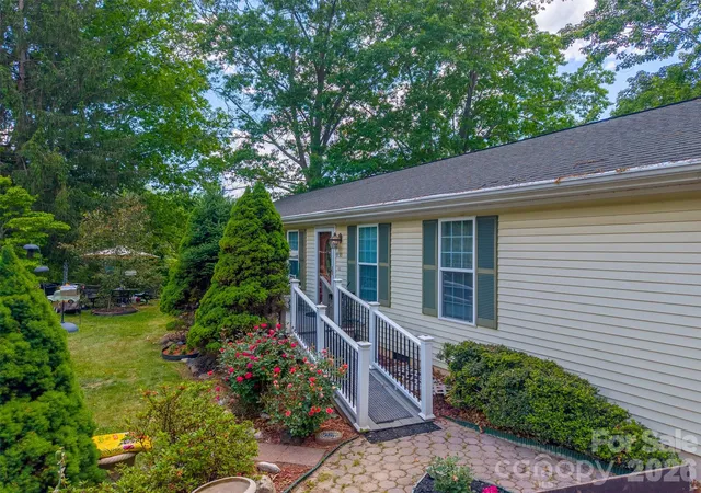 Photo 4 of Single family home for sale at 90, 106 & 132 Hennessee St, Clyde, NC 28721 | MLS# 4383806 | Listing updated on 2026-10-09