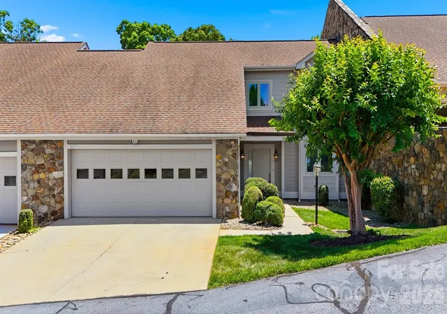 Photo 2 of Townhouse for sale at 3677 Rock Brg Dr Ne, Conover, NC 28613 | MLS# 4384061 | Listing updated on 2026-09-16