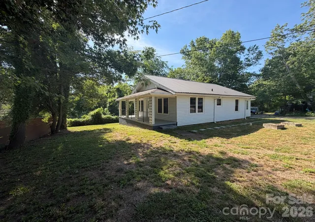 Photo 1 of Single family home for sale at 41 Oak Hl Dr, Asheville, NC 28806 | MLS# 4384194 | Listing updated on 2026-09-16