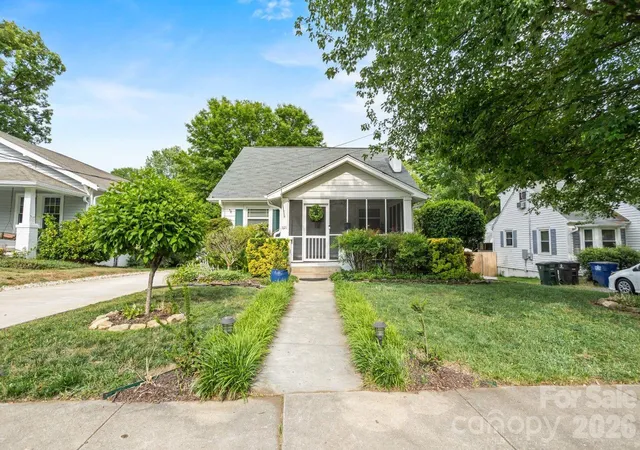 Photo 3 of Sale Pending at 821 Watson Ave, Winston Salem, NC 27103 | MLS# 4384198 | Listing updated on 2026-09-30