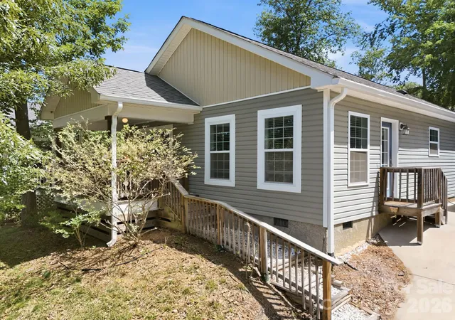 Photo 2 of Single family home for sale at 253 Brooklyn Ln, Asheville, NC 28803 | MLS# 4384481 | Listing updated on 2026-09-22