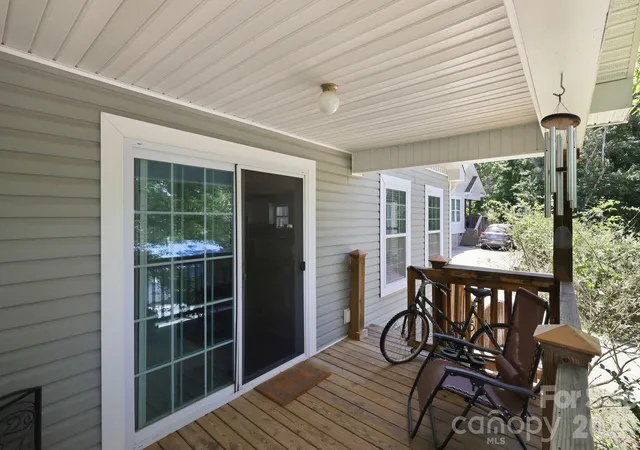 Photo 3 of Single family home for sale at 253 Brooklyn Ln, Asheville, NC 28803 | MLS# 4384481 | Listing updated on 2026-09-22