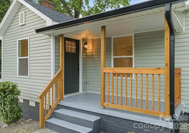 Photo 3 of Single family home for sale at 200 W 17th Street, Kannapolis, NC 28081 | MLS# 4384528 | Listing updated on 2026-09-22