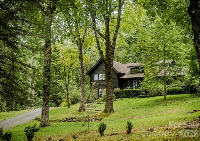 Photo 2 of Single family home for sale at 212 Se Shore Dr, Lake Toxaway, NC 28747 | MLS# 4384541 | Listing updated on 2026-09-17