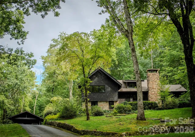 Photo 3 of Single family home for sale at 212 SE Shore Dr, Lake Toxaway, NC 28747 | MLS# 4384541 | Listing updated on 2026-10-17