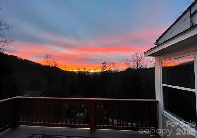 Photo 2 of Single family home for sale at 115 Flameleaf Ln, Hendersonville, NC 28739 | MLS# 4385424 | Listing updated on 2026-09-27
