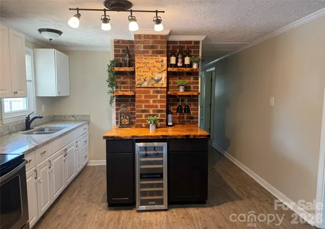 Photo 3 of Single family home for sale at 617 Oakwood Ln, Gastonia, NC 28056 | MLS# 4385772 | Listing updated on 2026-10-01