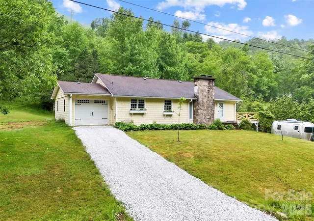 Photo 2 of Single family home for sale at 434 Dovers Branch Rd, Burnsville, NC 28714 | MLS# 4386043 | Listing updated on 2026-09-16