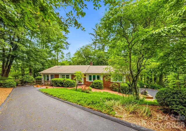 Photo 1 of Single family home for sale at 126 Surry Ln, Hendersonville, NC 28791 | MLS# 4388301 | Listing updated on 2026-09-27