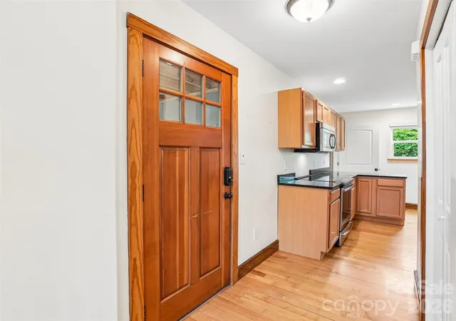 Photo 3 of Single family home for sale at 3 Delaware Ave, Asheville, NC 28806 | MLS# 4388320 | Listing updated on 2026-09-17