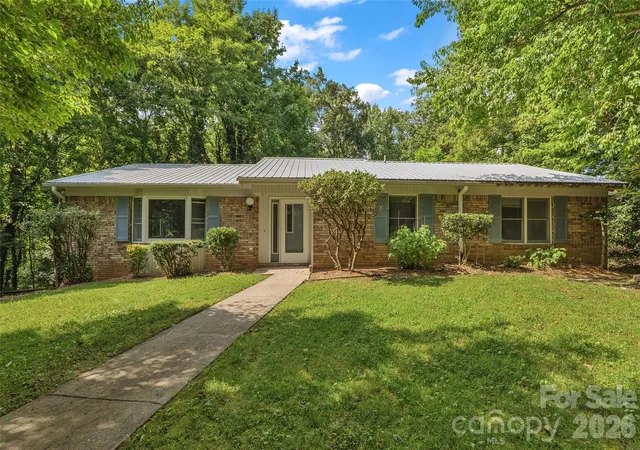 Photo 1 of Single family home for sale at 709 Forest Ridge Dr, Hendersonville, NC 28791 | MLS# 4388878 | Listing updated on 2026-09-17