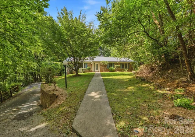 Photo 2 of Single family home for sale at 709 Forest Ridge Dr, Hendersonville, NC 28791 | MLS# 4388878 | Listing updated on 2026-09-17