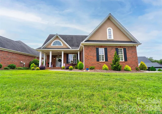 Photo 1 of Single family home for sale at 121 Blakemore Dr, Shelby, NC 28152 | MLS# 4389105 | Listing updated on 2026-09-16