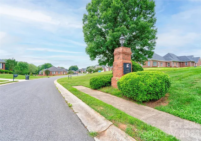 Photo 3 of Single family home for sale at 121 Blakemore Dr, Shelby, NC 28152 | MLS# 4389105 | Listing updated on 2026-09-16