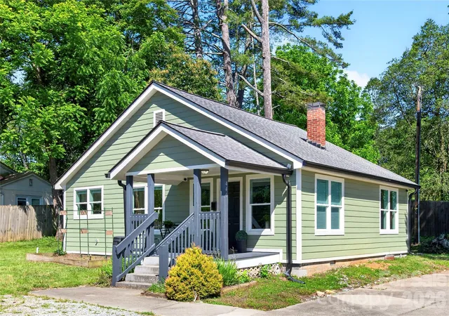 Photo 1 of Single family home for sale at 440 Carolina Ave, Brevard, NC 28712 | MLS# 4390978 | Listing updated on 2026-09-17