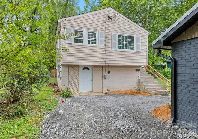 Photo 4 of Single family home for sale at 259 & 253 Richland St, Waynesville, NC 28786 | MLS# 4392144 | Listing updated on 2026-09-17