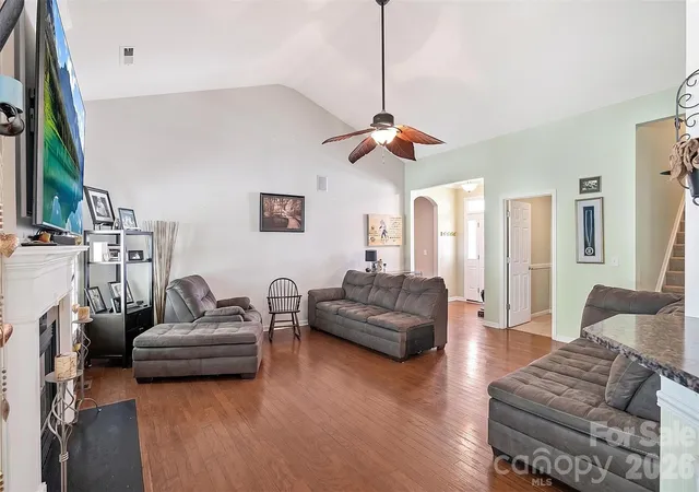 Photo 2 of Sale Pending at 4628 Bonroi Ave, Charlotte, NC 28213 | MLS# 4392377 | Listing updated on 2026-10-23