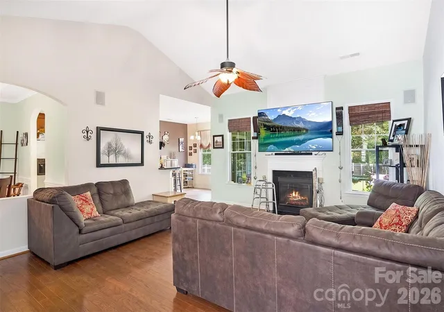 Photo 3 of Sale Pending at 4628 Bonroi Ave, Charlotte, NC 28213 | MLS# 4392377 | Listing updated on 2026-10-23