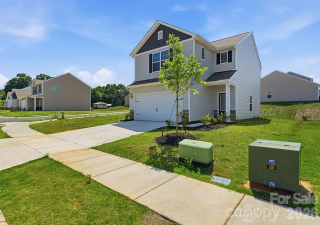 Photo 3 of Single family home for sale at 118 Lightning Dr, Shelby, NC 28152 | MLS# 4392783 | Listing updated on 2026-09-17