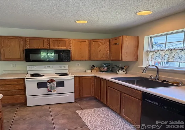 Photo 4 of Townhouse for sale at 2850 Mayer House Ct, Charlotte, NC 28214 | MLS# 4392929 | Listing updated on 2026-10-14