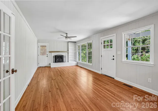 Photo 3 of Single family home for sale at 28 Ridgefield Pl, Asheville, NC 28803 | MLS# 4393041 | Listing updated on 2026-10-01