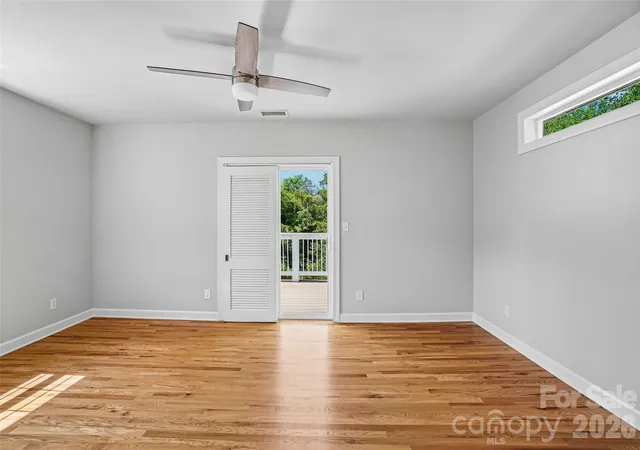 Photo 3 of Single family home for sale at 28 Ridgefield Pl, Asheville, NC 28803 | MLS# 4393041 | Listing updated on 2026-10-01
