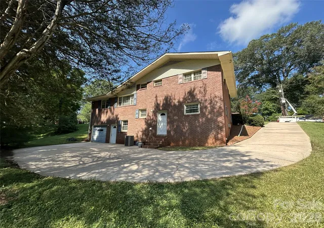 Photo 3 of Single family home for sale at 347 Hatley Cir NE, Concord, NC 28025 | MLS# 4393938 | Listing updated on 2026-09-26