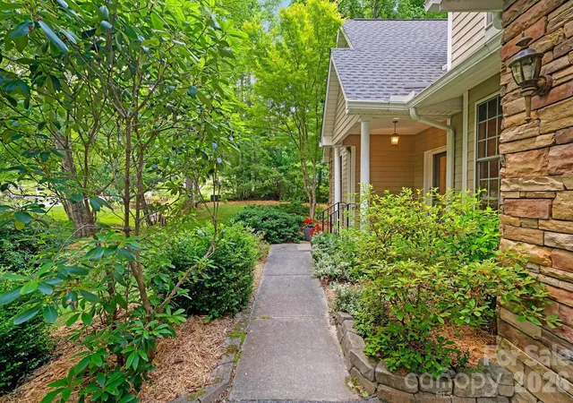 Photo 2 of Single family home for sale at 36 Poplar Crk Dr, Asheville, NC 28805 | MLS# 4394162 | Listing updated on 2026-09-26