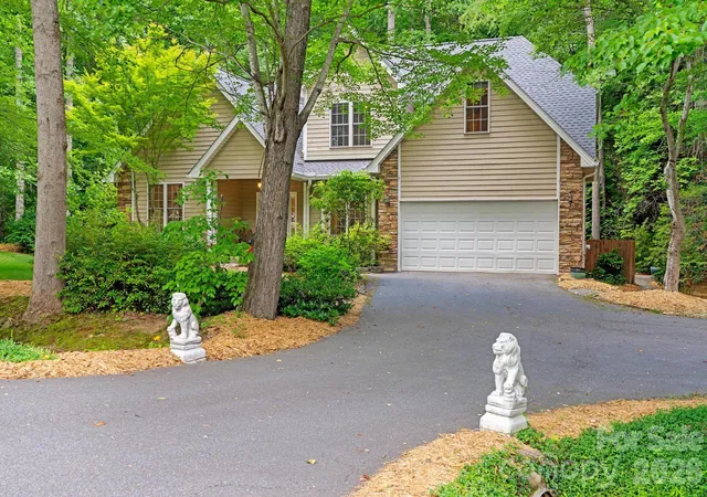 Photo 1 of Single family home for sale at 36 Poplar Crk Dr, Asheville, NC 28805 | MLS# 4394162 | Listing updated on 2026-09-26
