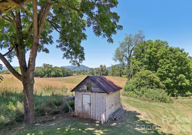 Photo 3 of Single family home for sale at 414 Skyline Dr, Canton, NC 28716 | MLS# 4394964 | Listing updated on 2026-09-21