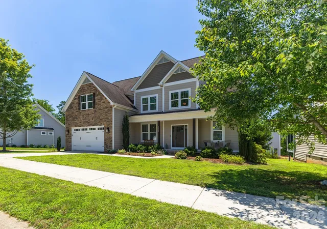 Photo 3 of Single family home for sale at 1210 39th Avenue Ne, Hickory, NC 28601 | MLS# 4395071 | Listing updated on 2026-09-08
