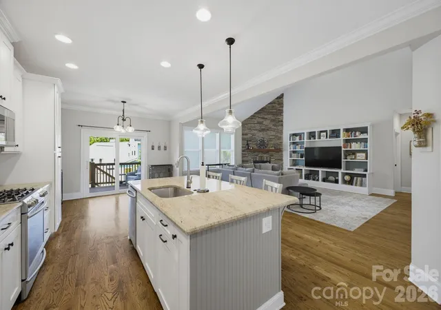 Photo 4 of Single family home for sale at 1210 39th Avenue NE, Hickory, NC 28601 | MLS# 4395071 | Listing updated on 2026-09-08