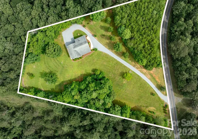 Photo 2 of Single family home for sale at 1697 Windswept Ridge, Marshall, NC 28753 | MLS# 4395499 | Listing updated on 2026-09-17