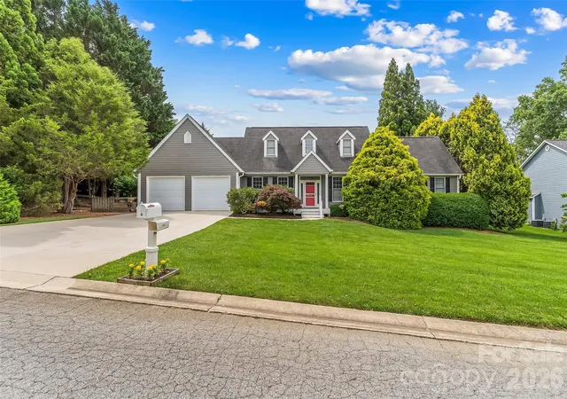 Photo 1 of Single family home for sale at 6 Southbrook Dr, Fletcher, NC 28732 | MLS# 4396867 | Listing updated on 2026-09-30